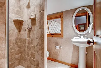Ridgepoint Townhomes Apartment