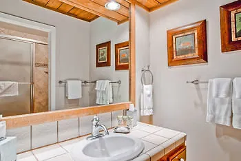 Ridgepoint Townhomes Apartment