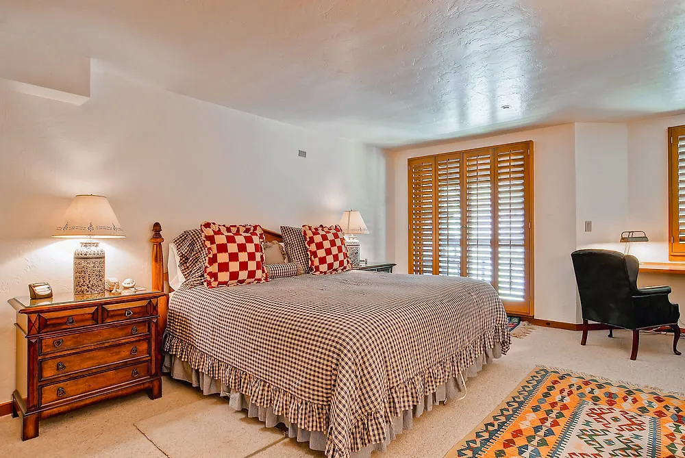 Kiva By East West Otel Beaver Creek