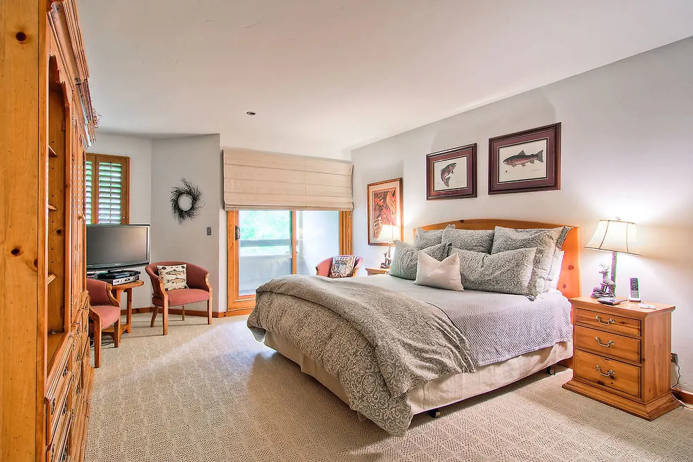 Kiva By East West 4*