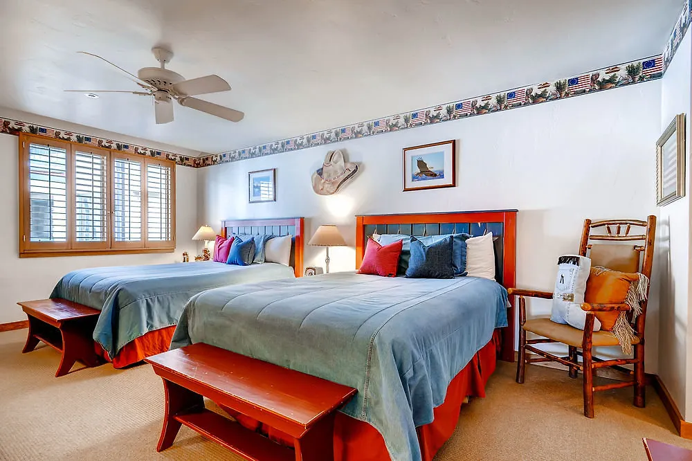 Kiva By East West 4*
