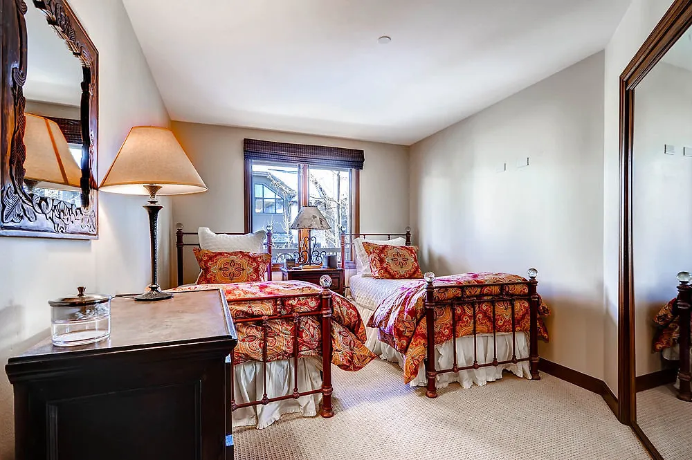 Highlands Area By East West Hospitality Otel 4*