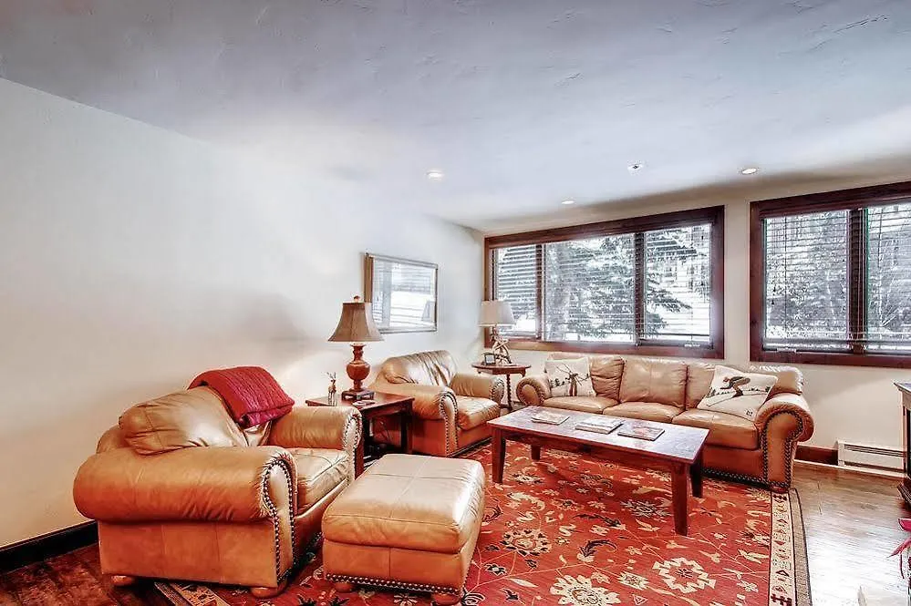 Kiva By East West 4*