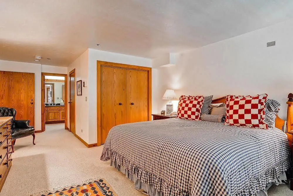 Kiva By East West 4*