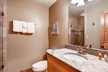 Otel Highlands Area By East West Hospitality 4*