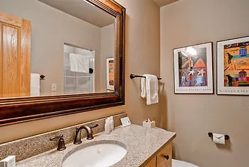 Otel Highlands Area By East West Hospitality 4*