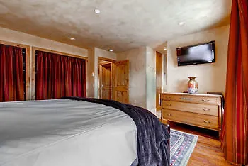 The Meadows Townhomes By East West Apartment *