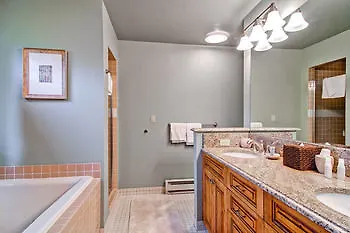 Apartment The Meadows Townhomes By East West