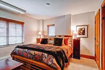 Otel Market Square By East West 4*