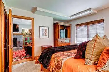Otel Market Square By East West 4*