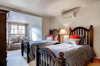 Otel Market Square By East West 4*
