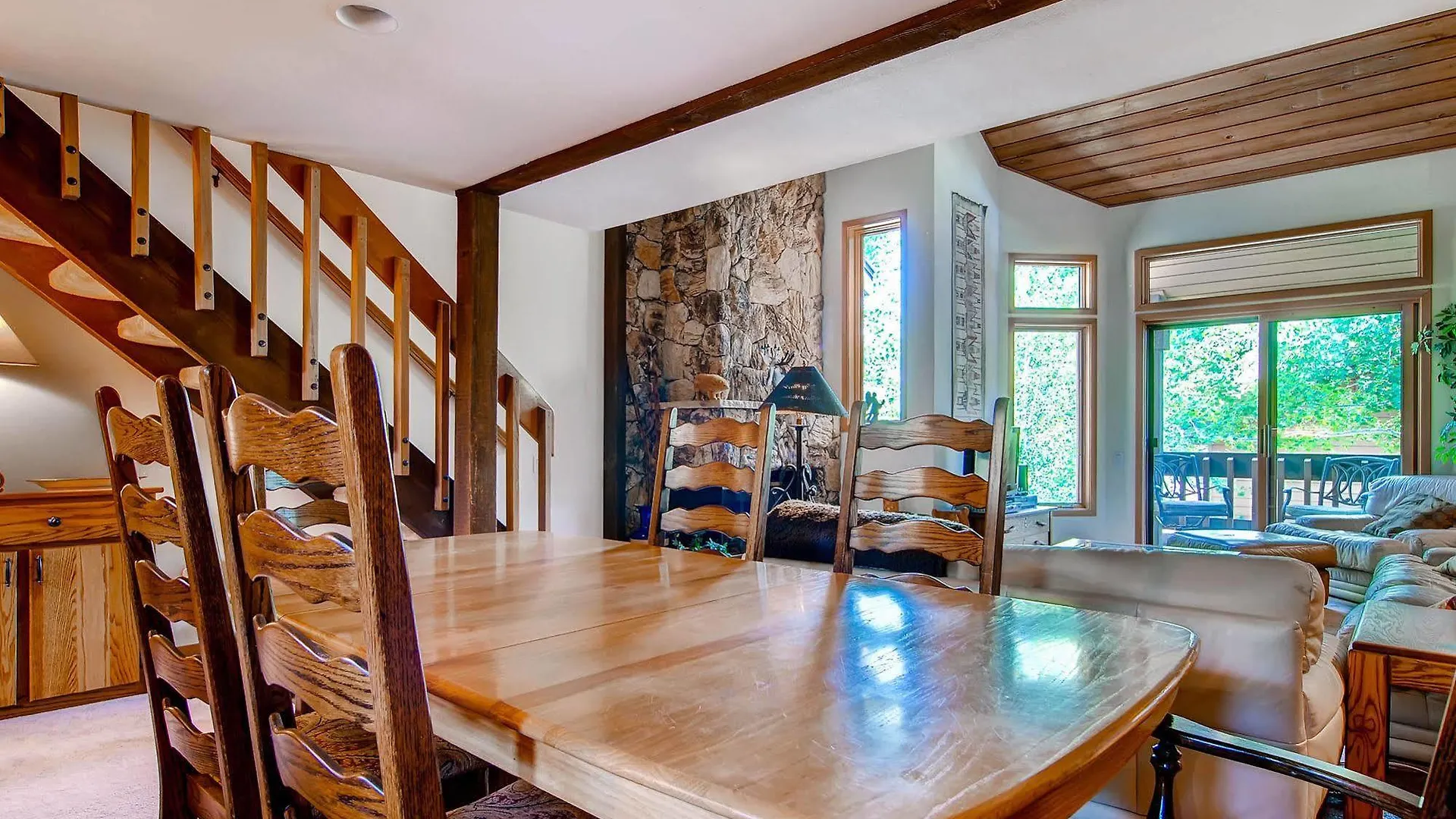 Ridgepoint Townhomes Apartment *