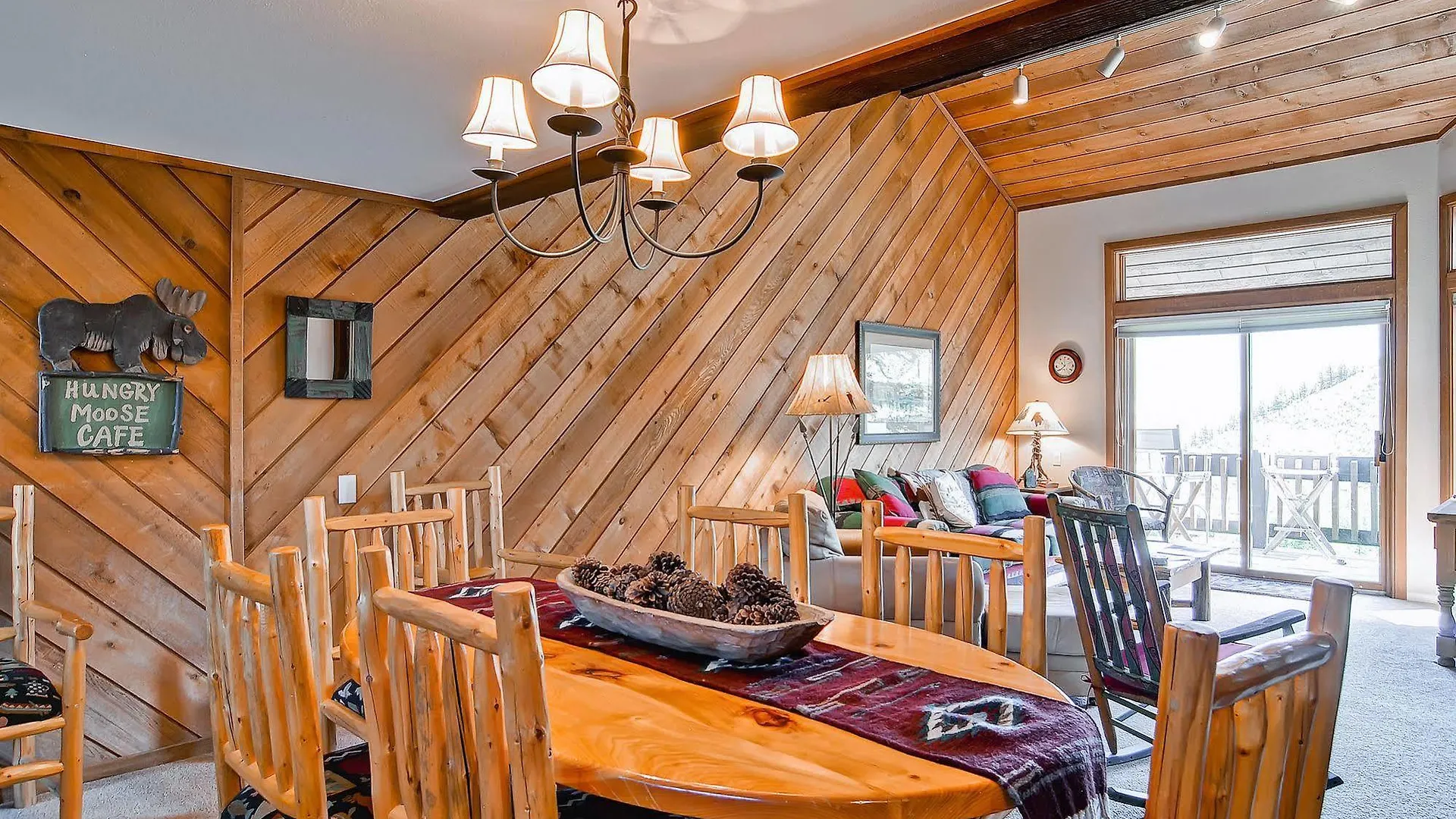 Ridgepoint Townhomes Apartment *