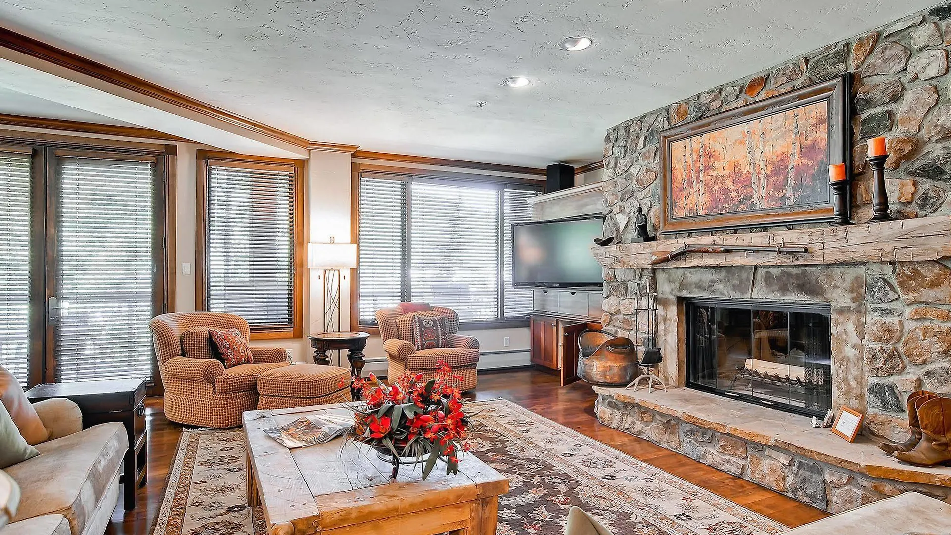 Mccoy Peak By East West 4*