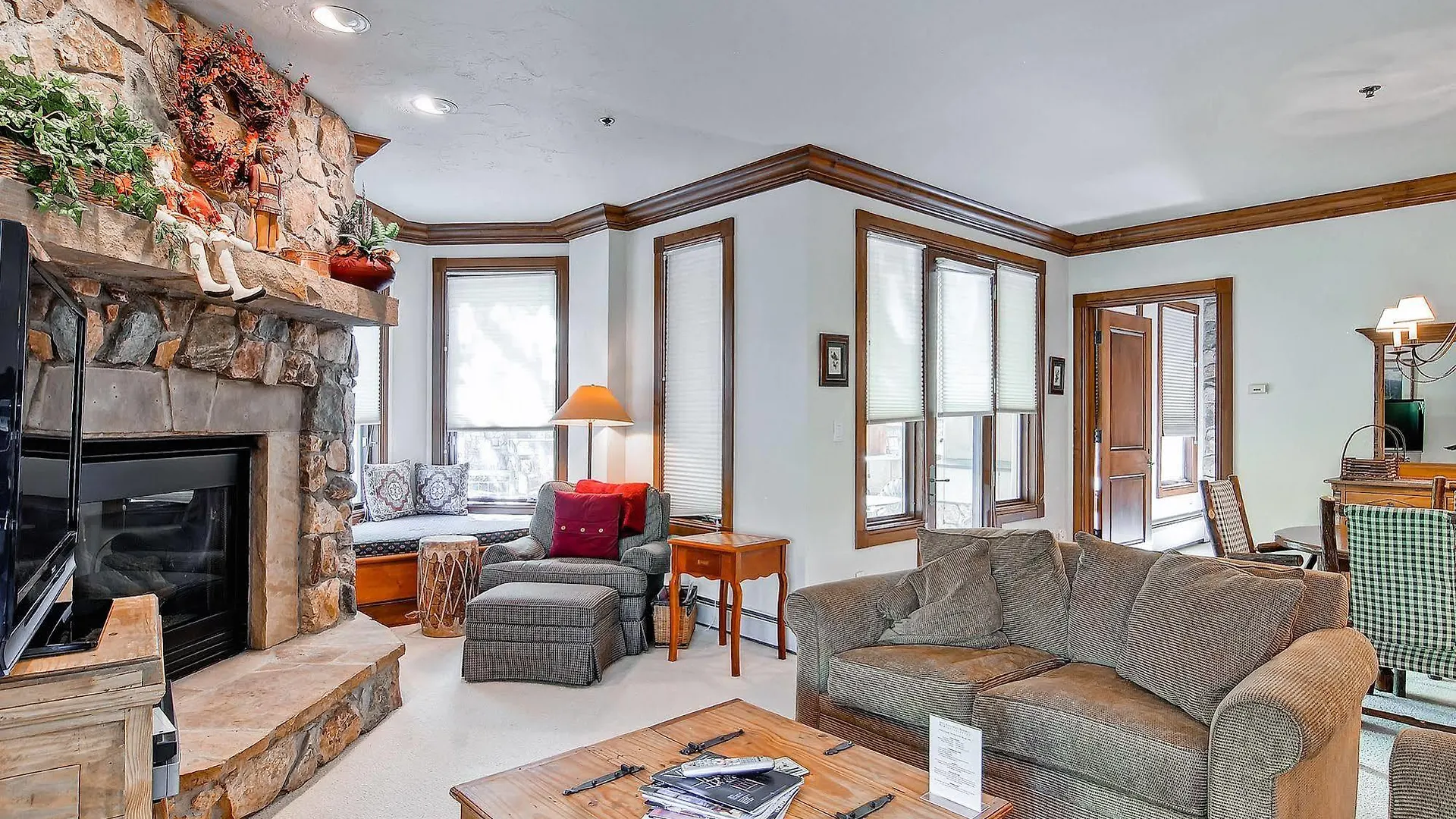 Mccoy Peak By East West 4*