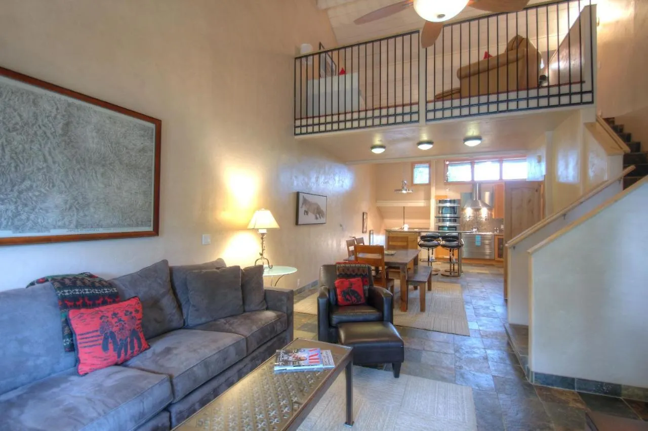 127 Ridgepoint Townhouse Holiday home *