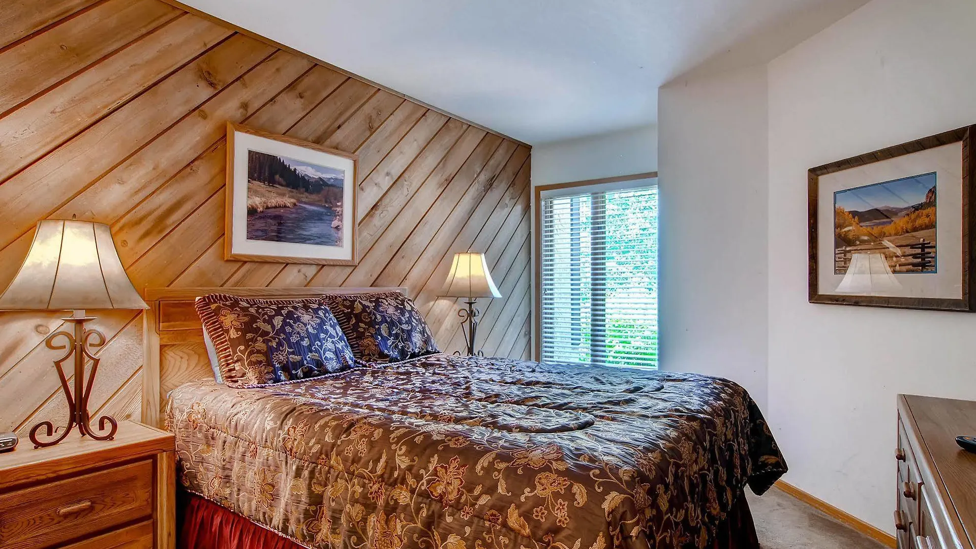 Ridgepoint Townhomes Apartment *