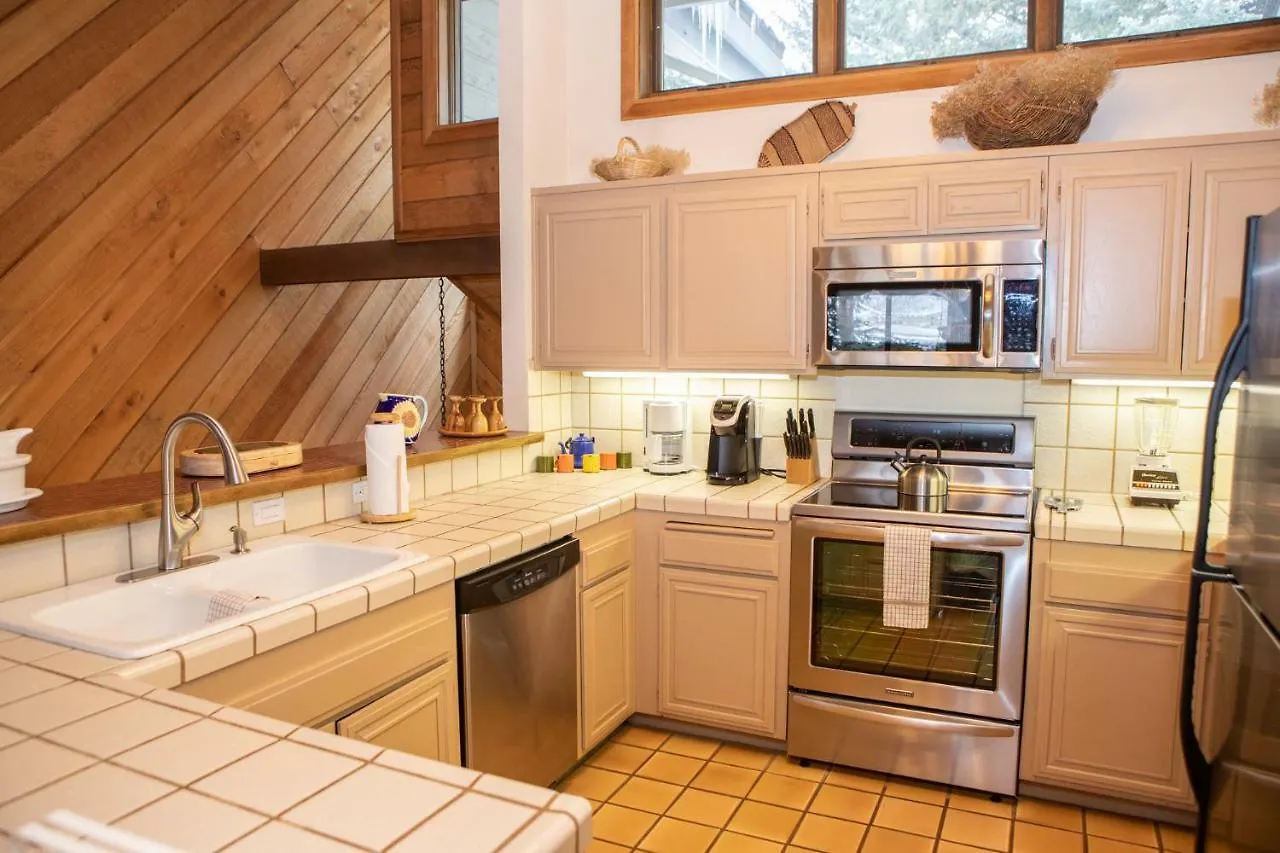 126 Ridgepoint Townhouse *
