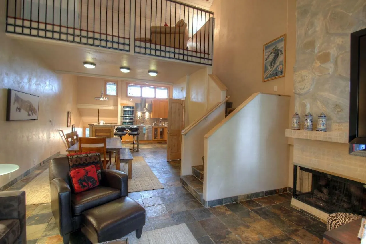 127 Ridgepoint Townhouse *