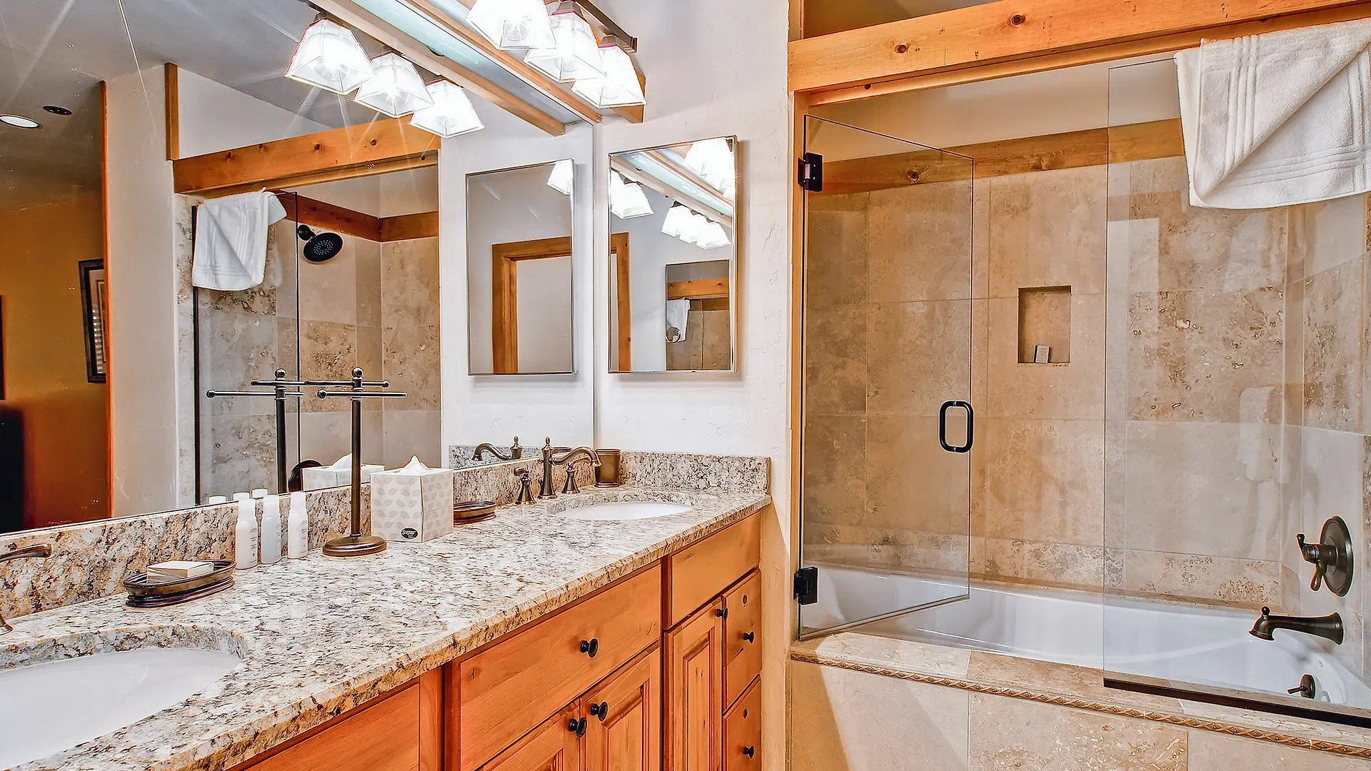 Kiva By East West 4*
