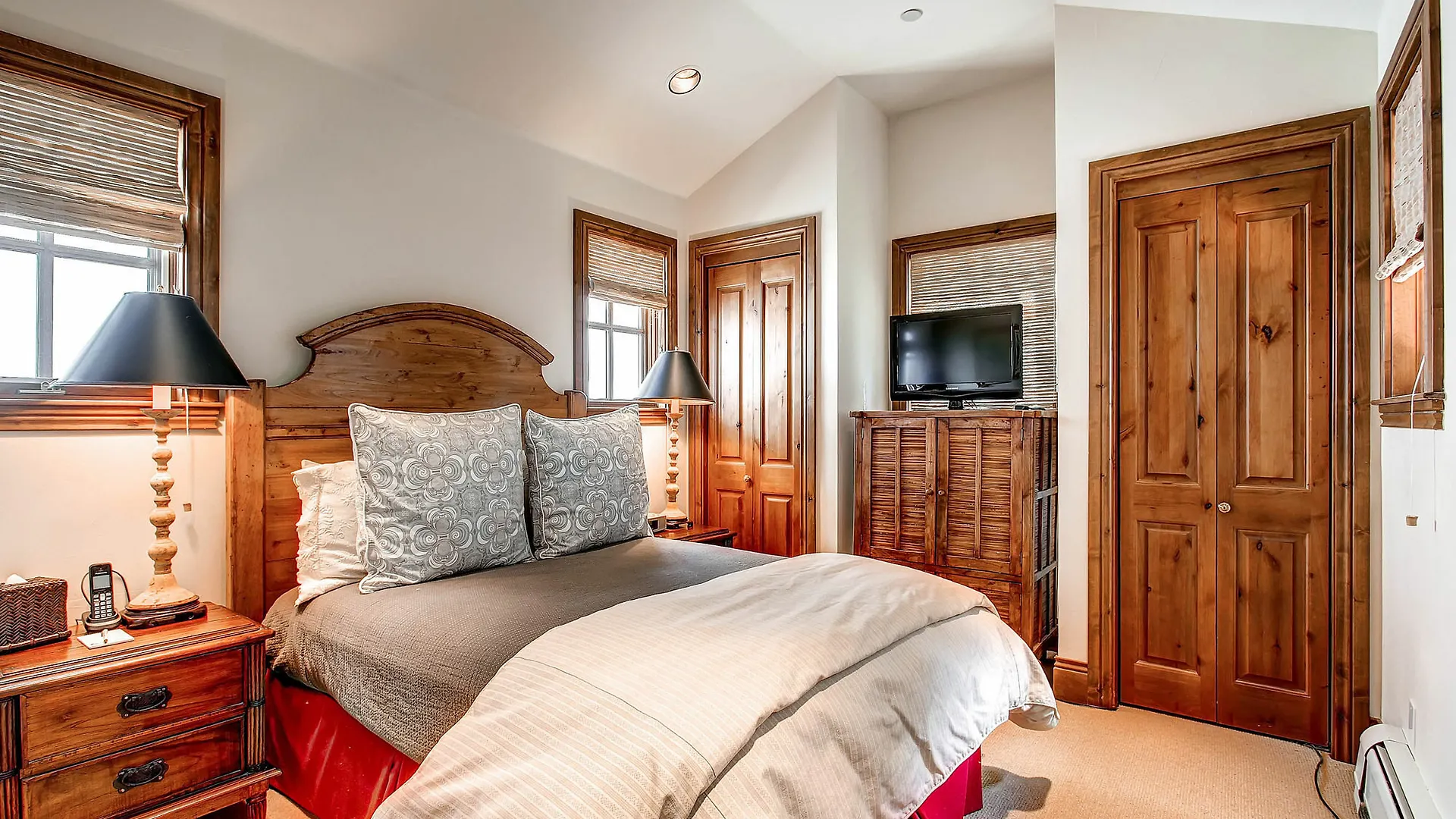 Villa Montane By East West