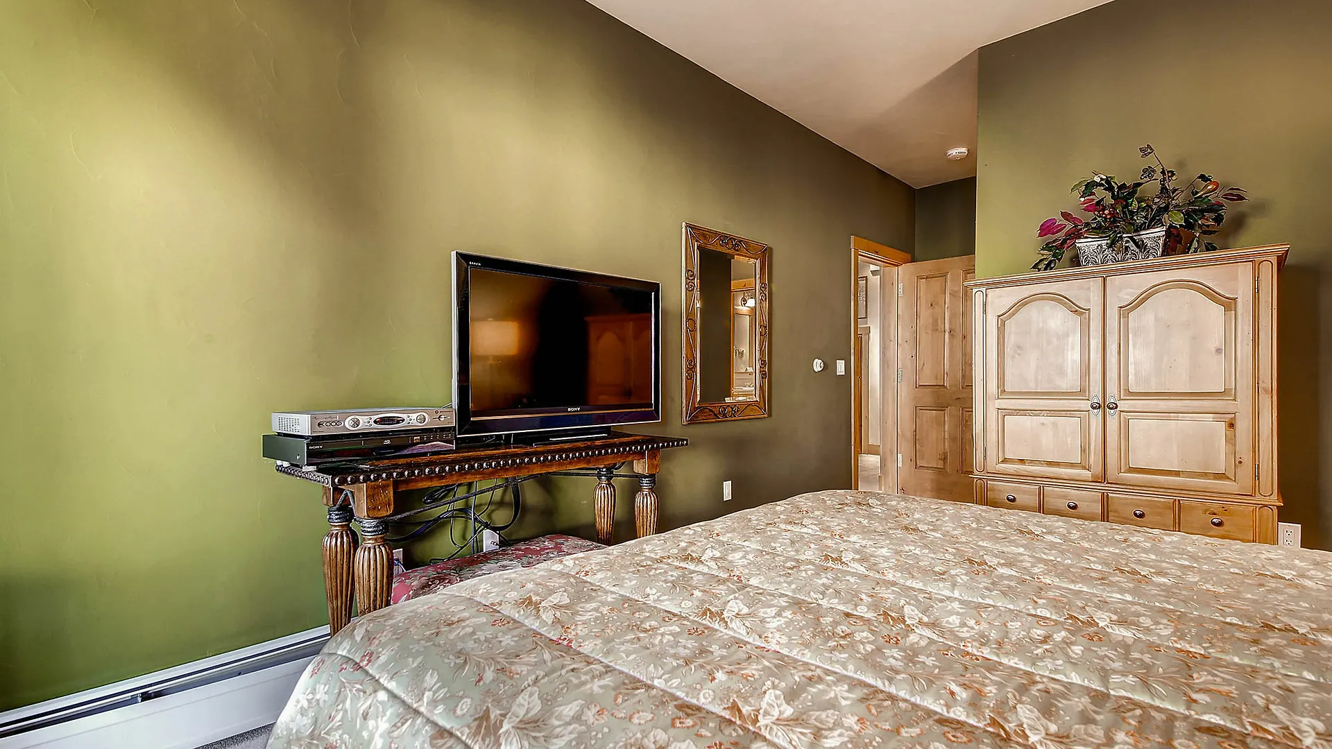 Villa Villa Montane By East West *