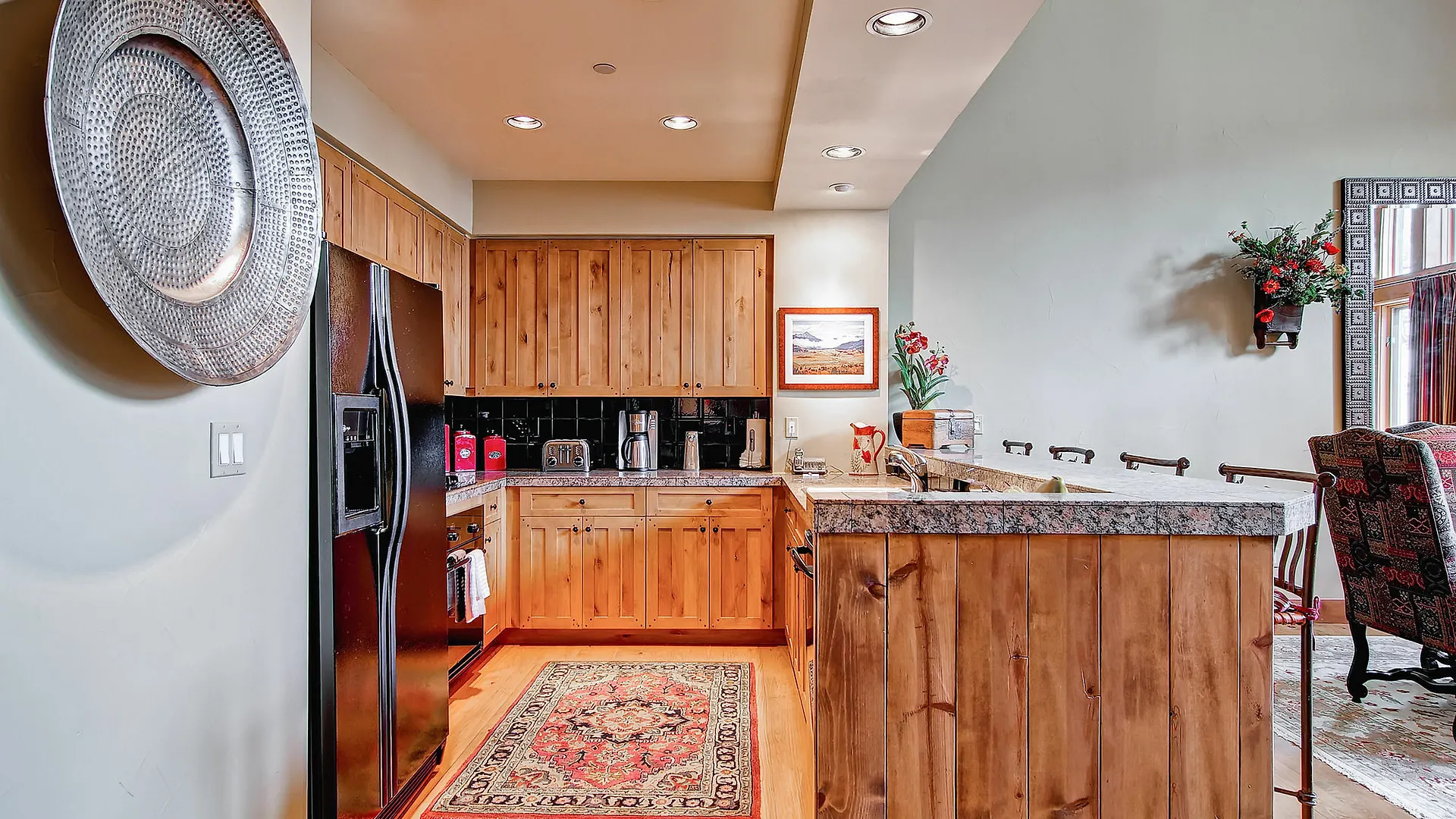Villa Montane By East West *