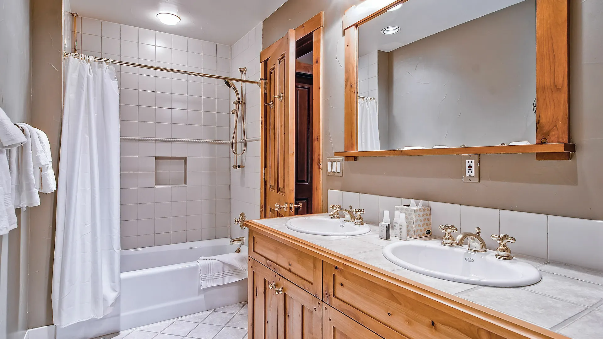 Villa Montane By East West Villa