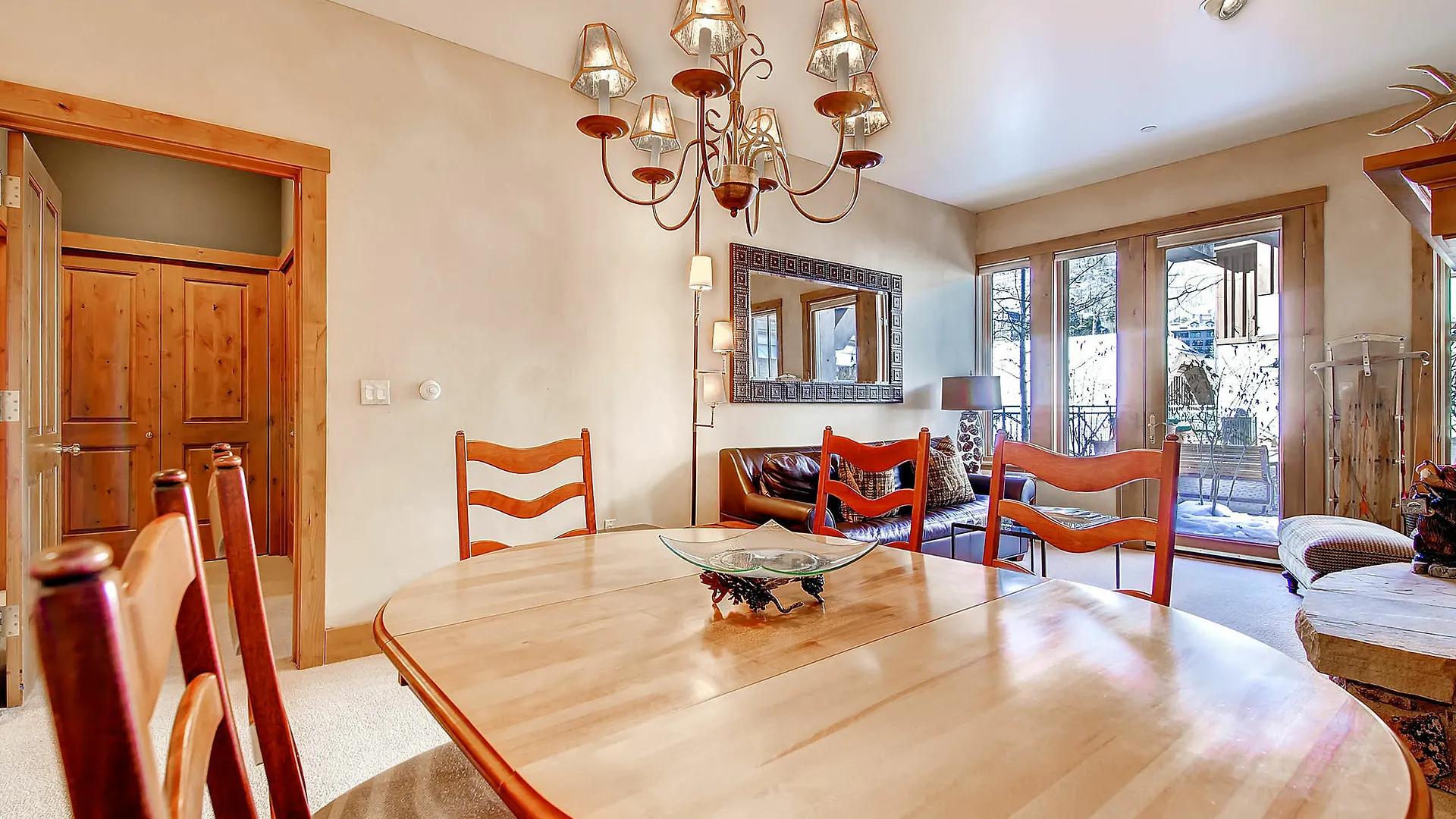 Villa Villa Montane By East West *