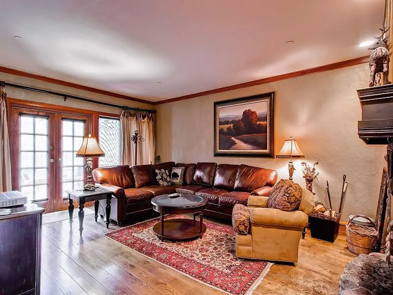 Village Ford Hall By East West Otel 4*
