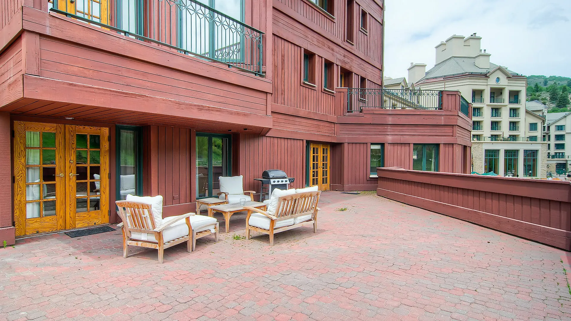 Otel Village Ford Hall By East West Beaver Creek