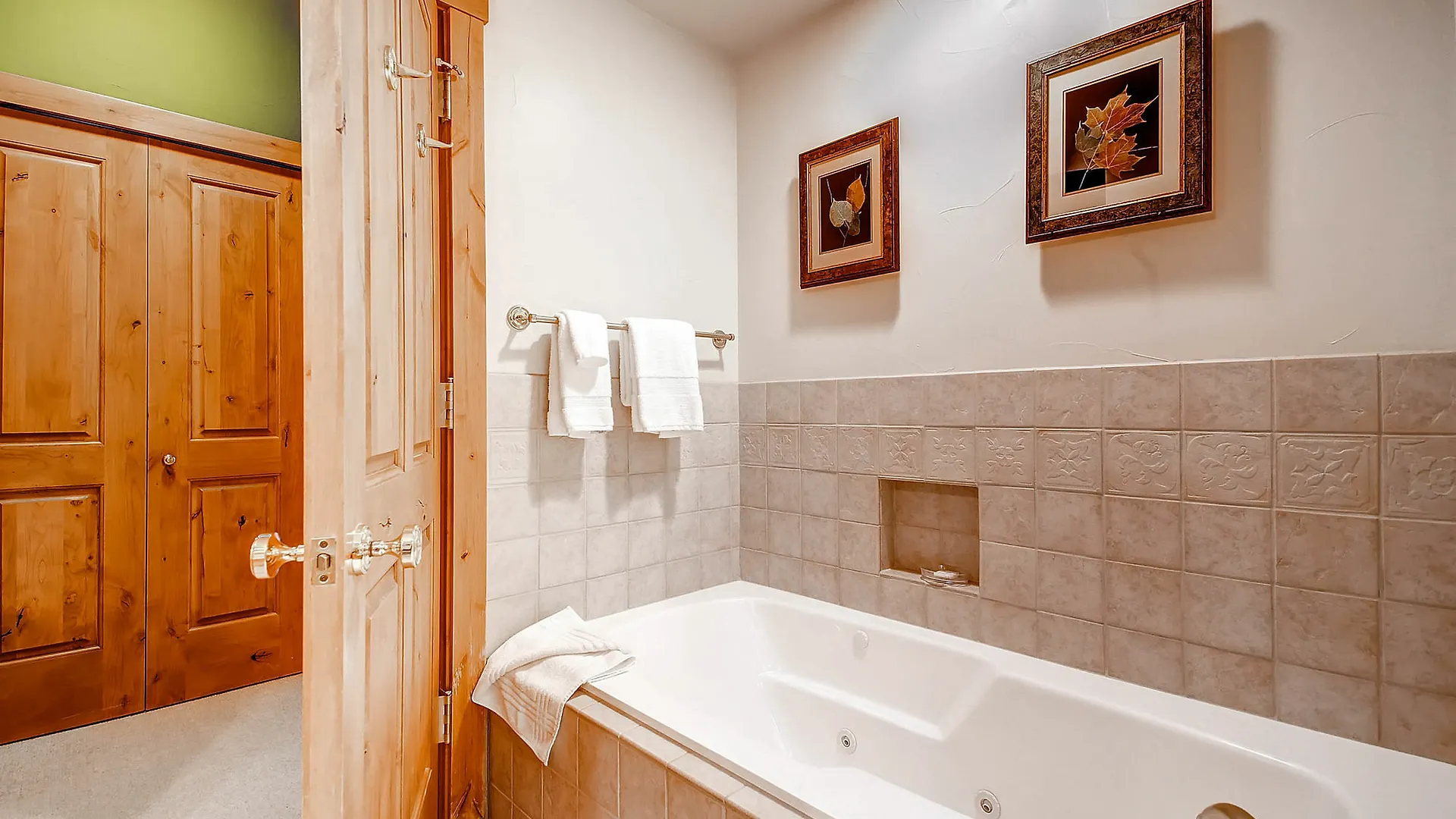 Villa Montane By East West *