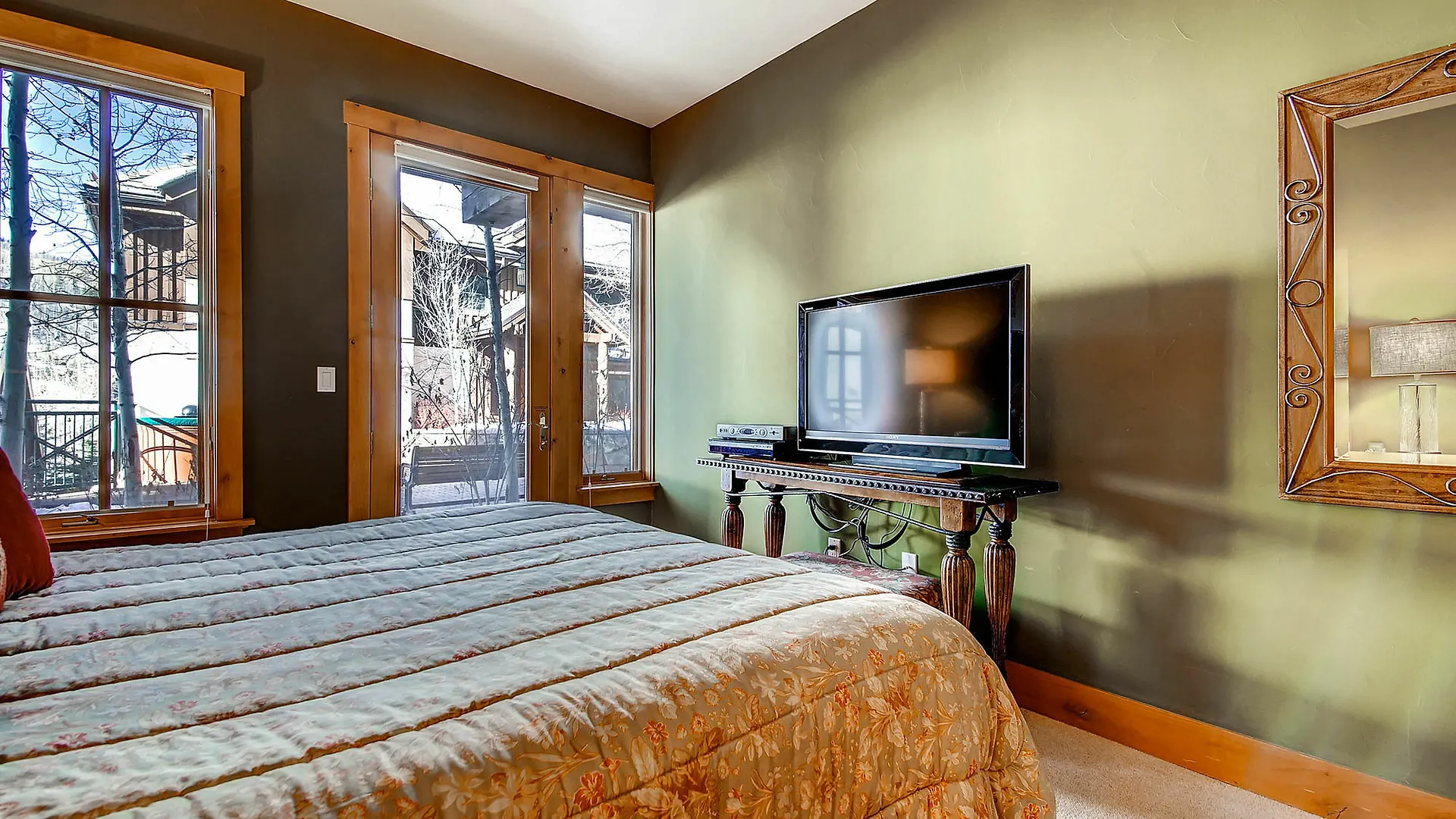 Villa Villa Montane By East West *