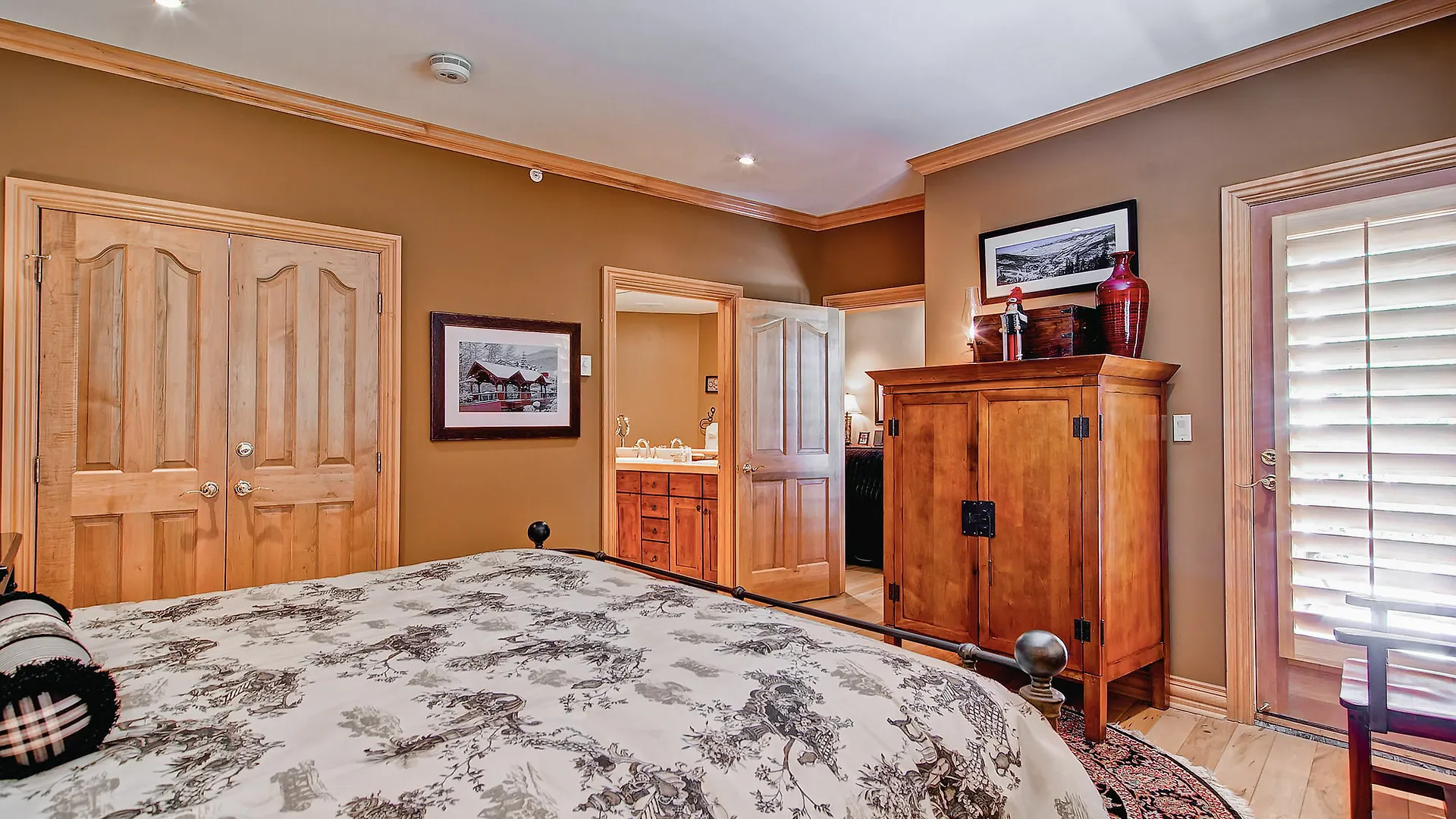 Oxford Court By East West Apartment *