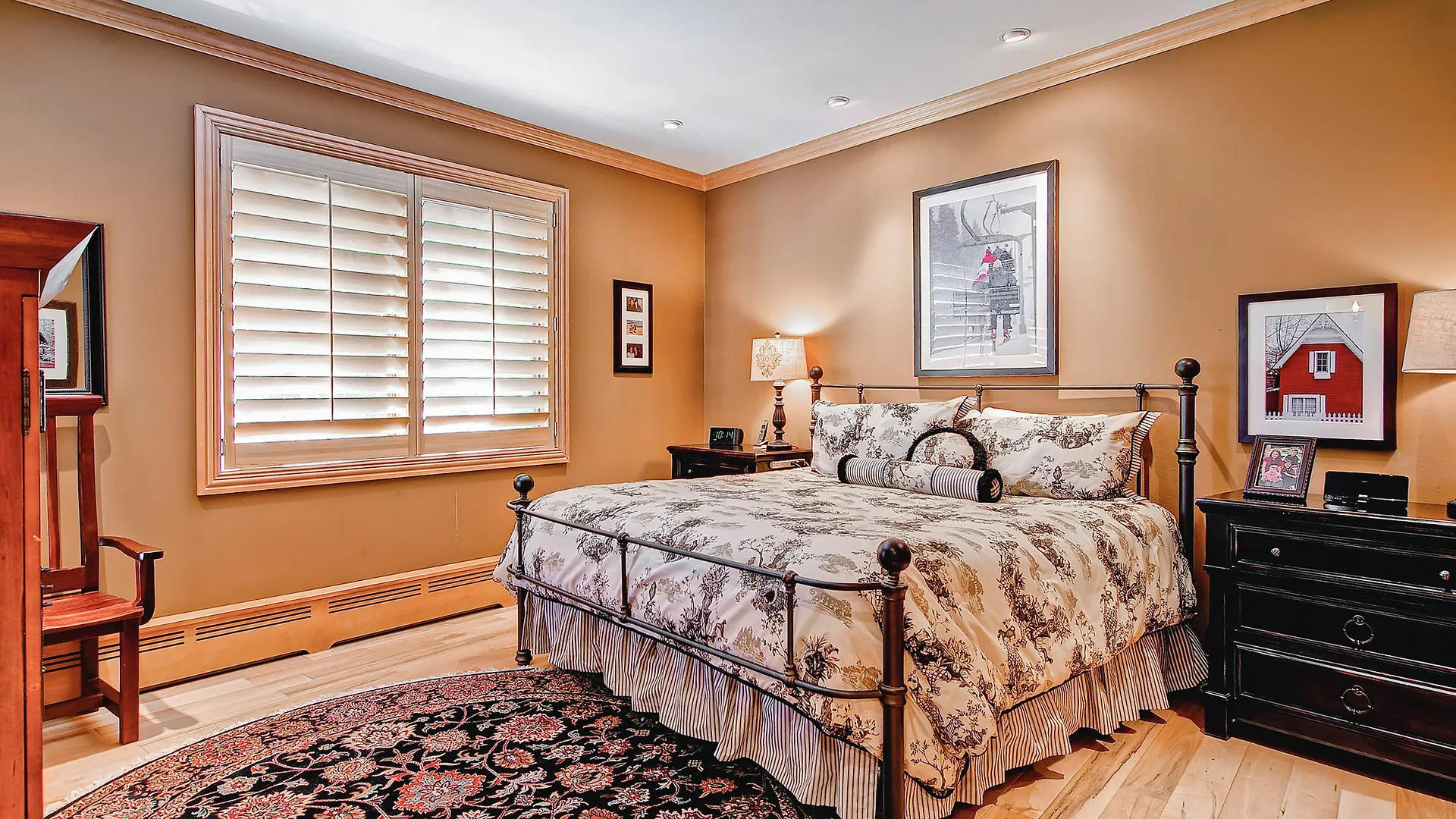Oxford Court By East West Beaver Creek