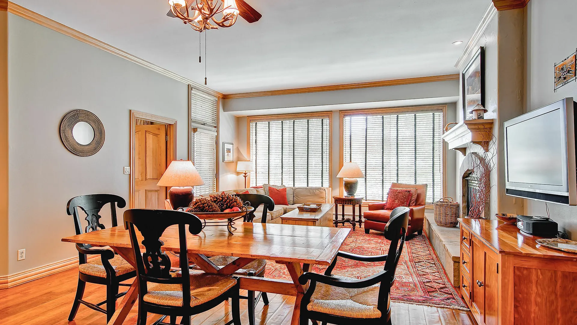Oxford Court By East West *