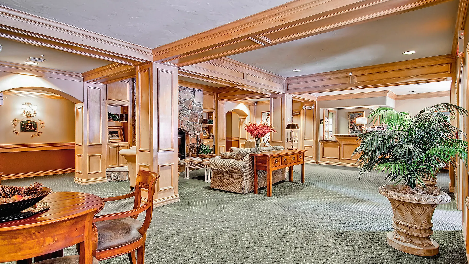 Oxford Court By East West Beaver Creek