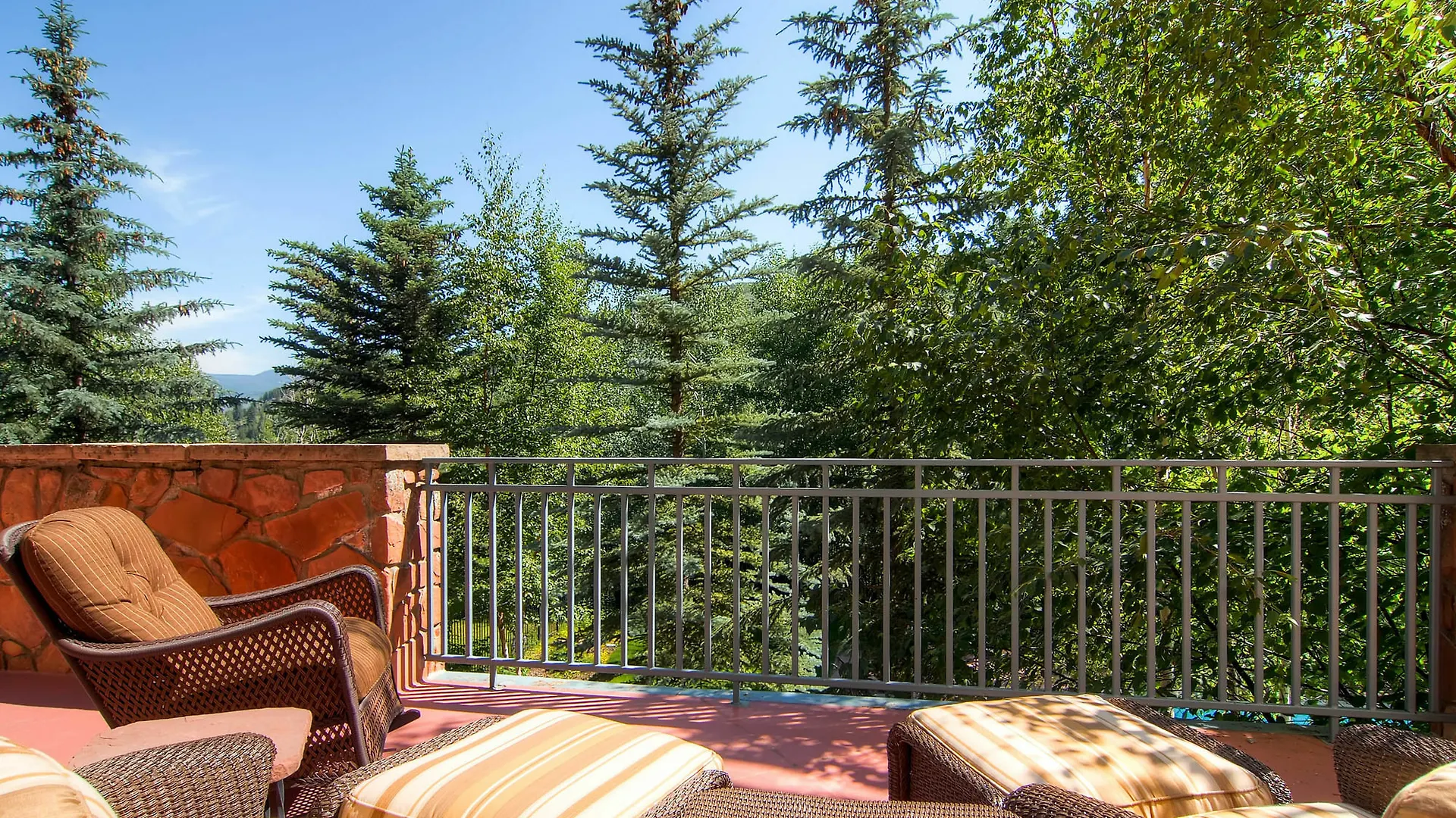 Oxford Court By East West Apartment *