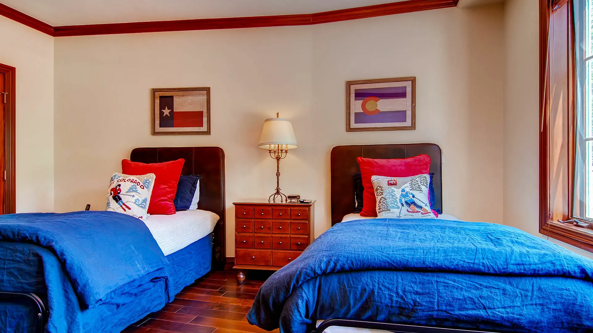 Oxford Court By East West Beaver Creek