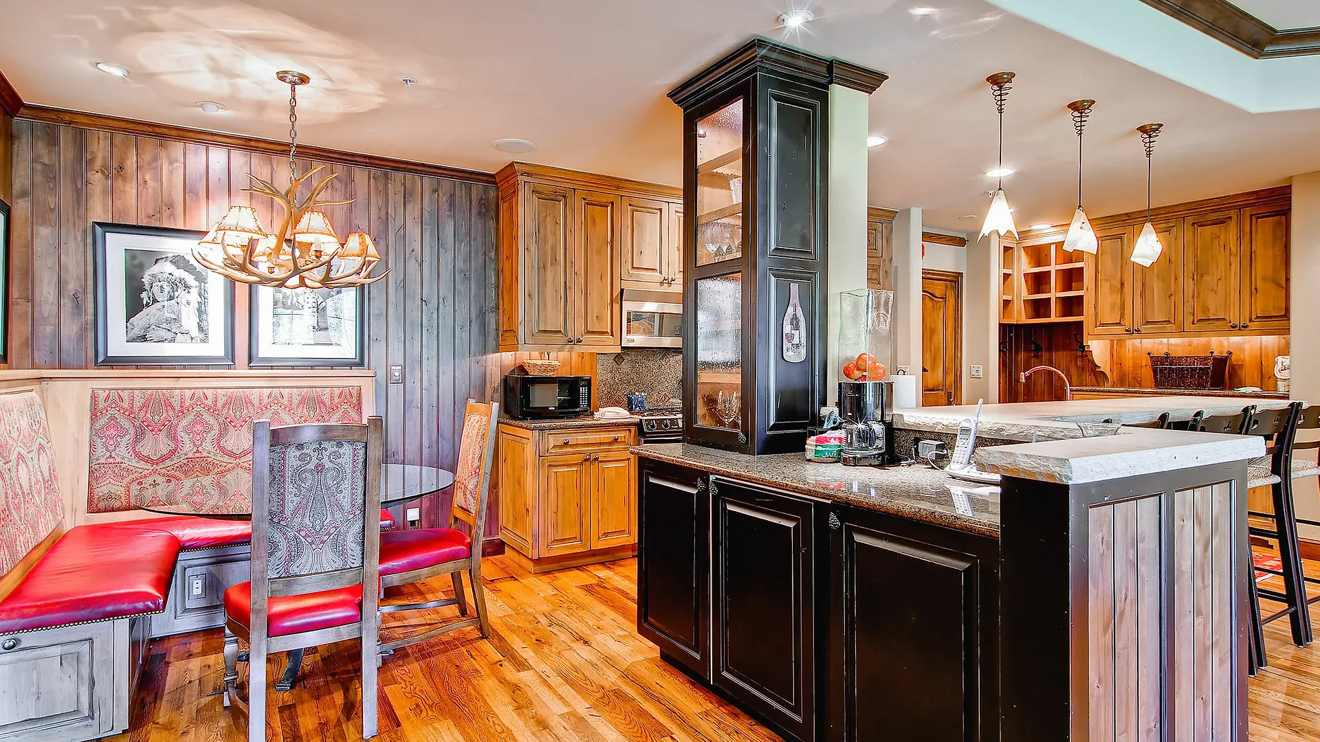 Oxford Court By East West * Beaver Creek