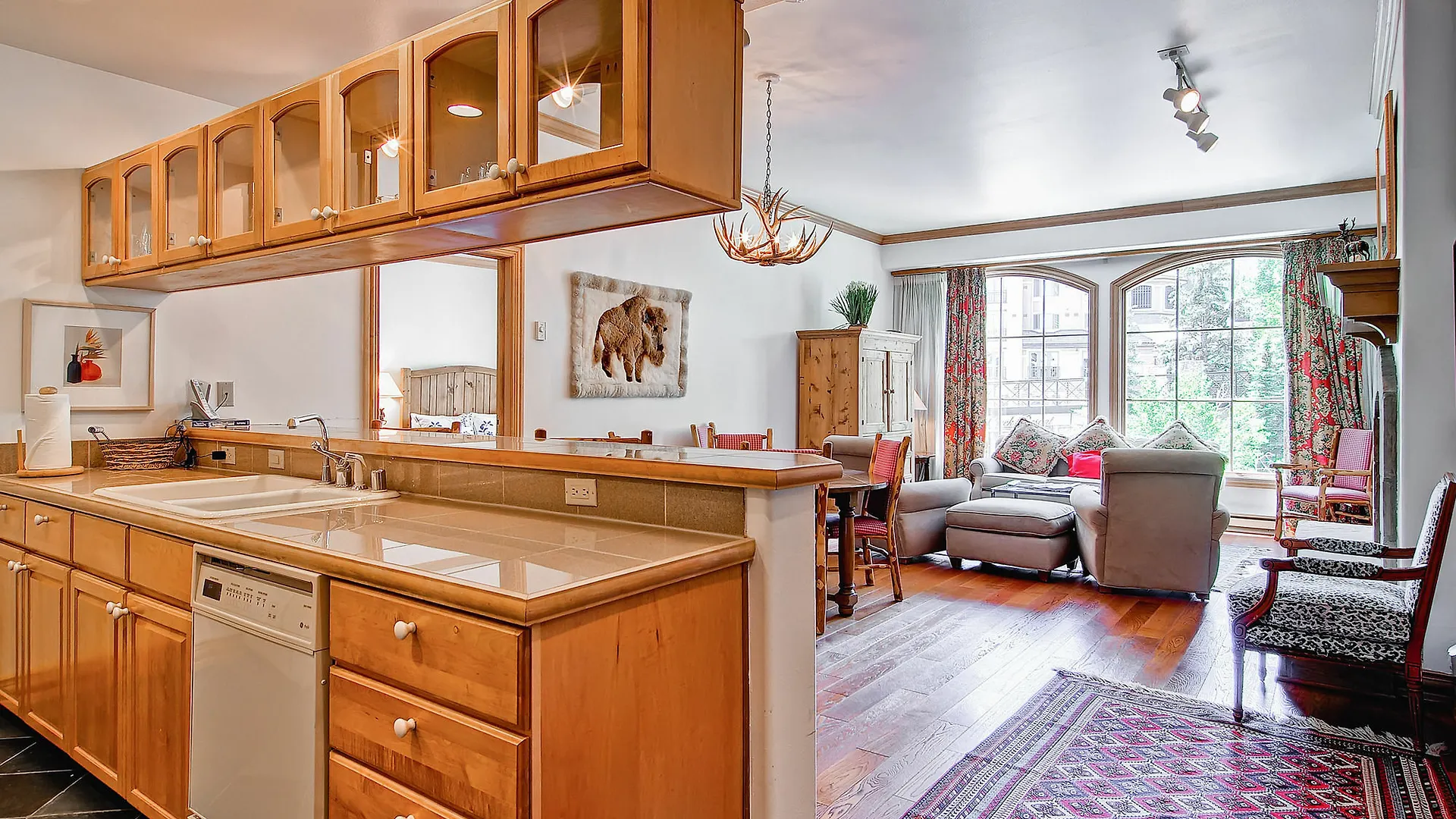 Oxford Court By East West Beaver Creek