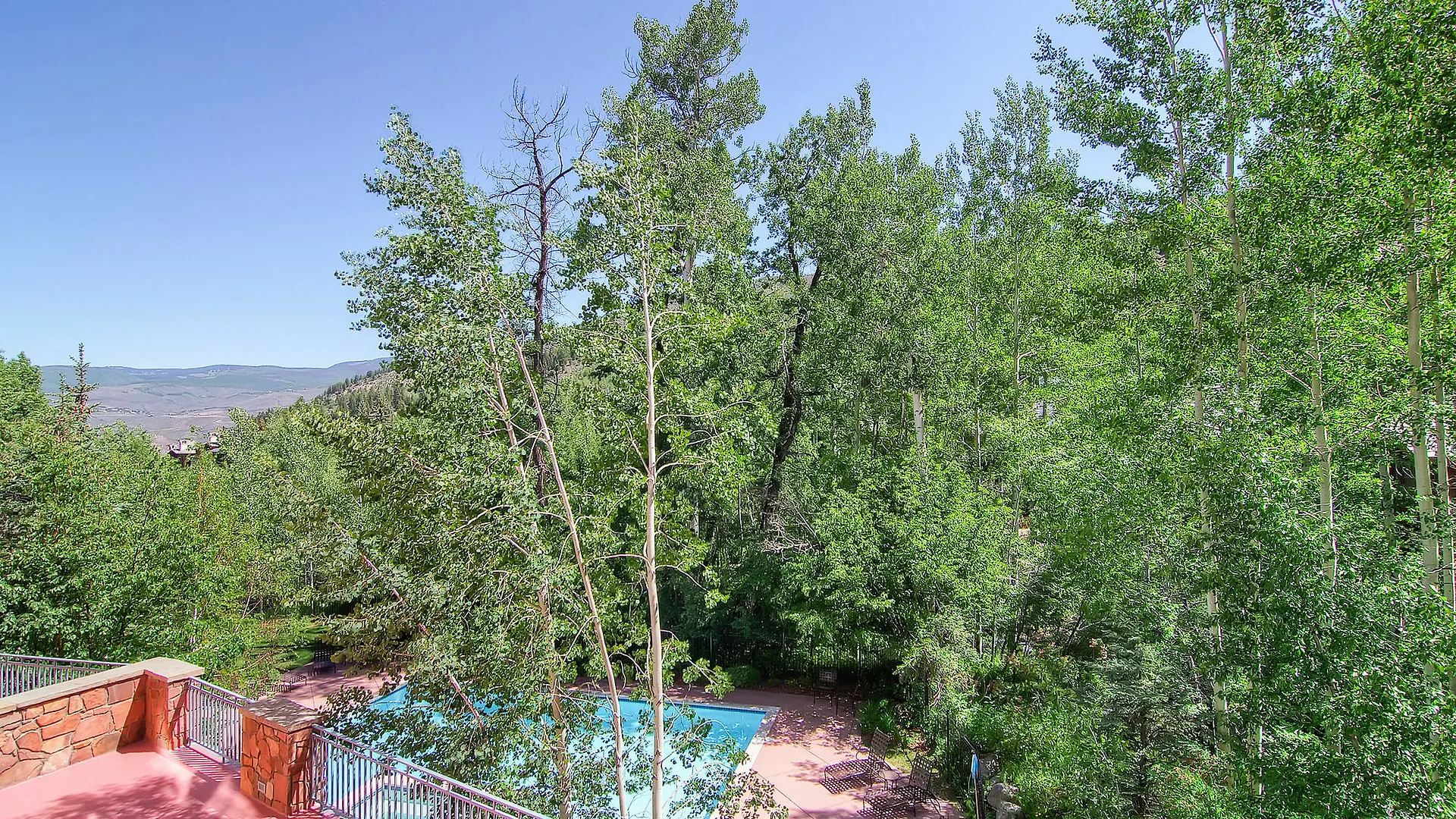 Oxford Court By East West Beaver Creek
