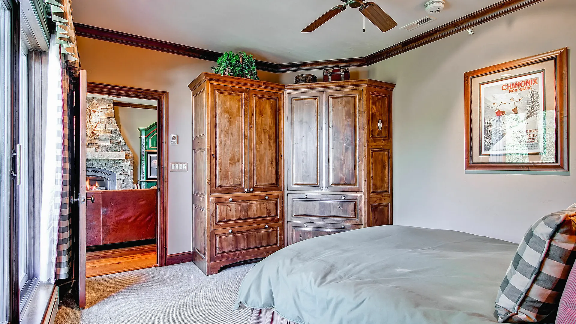 Oxford Court By East West * Beaver Creek
