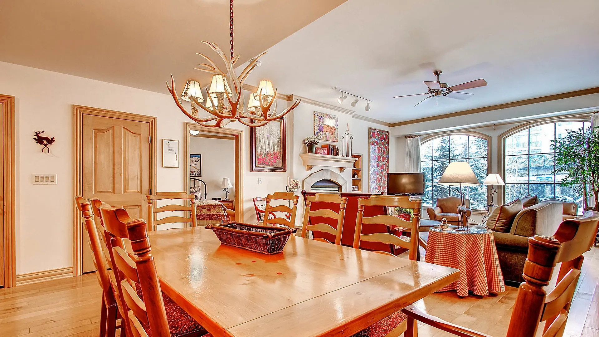 Oxford Court By East West Beaver Creek