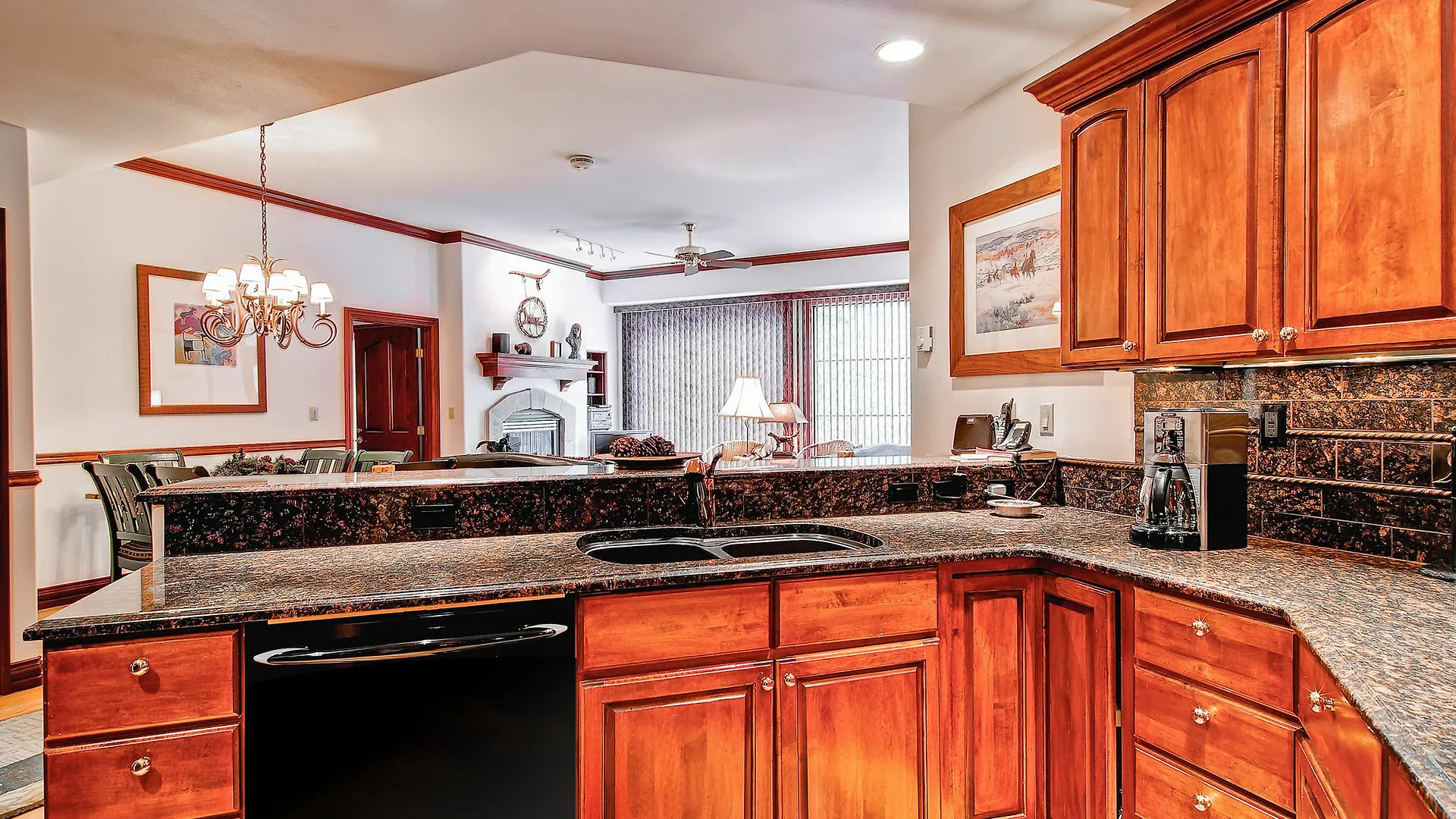 Oxford Court By East West Apartment *