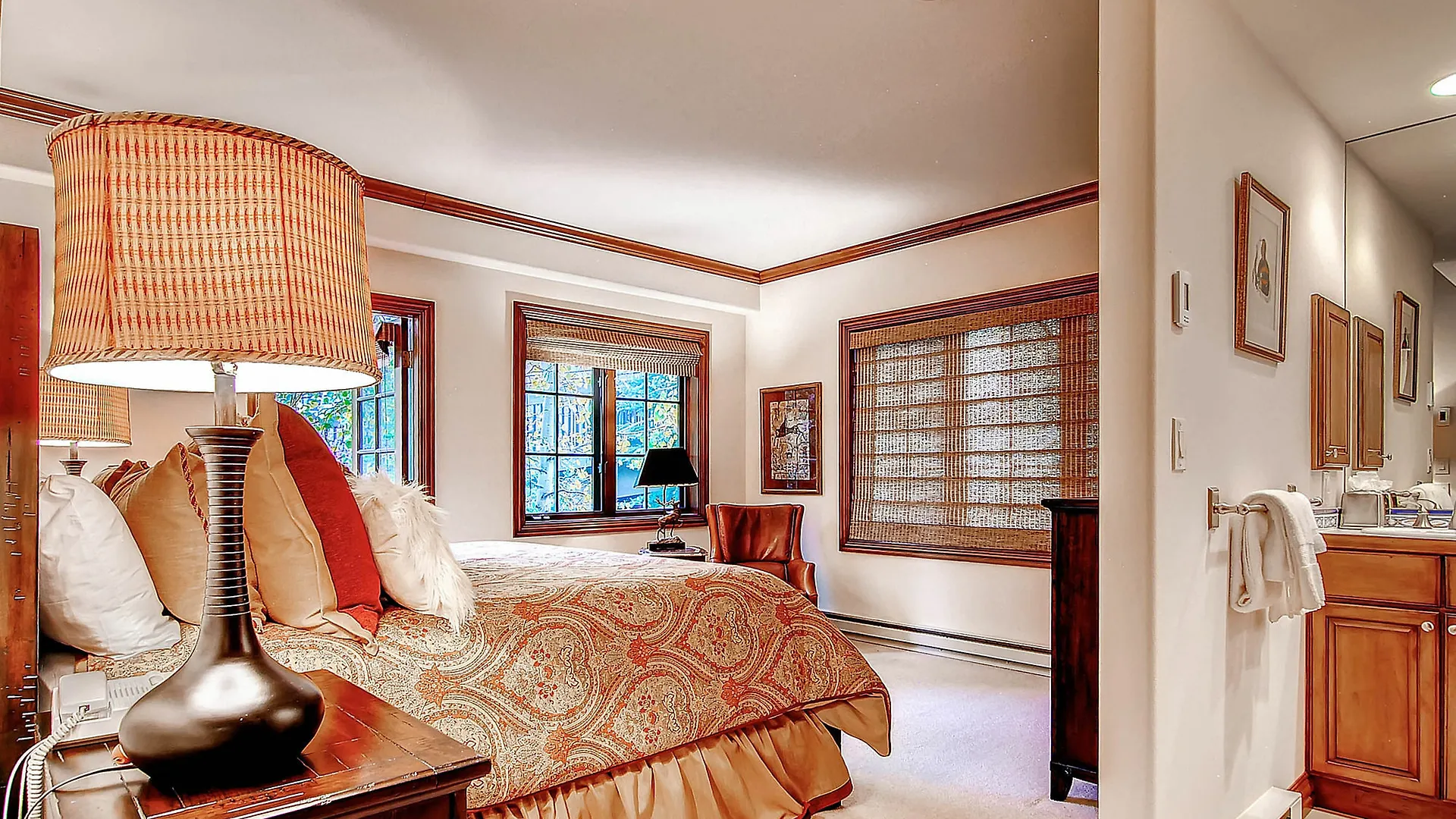 Oxford Court By East West * Beaver Creek