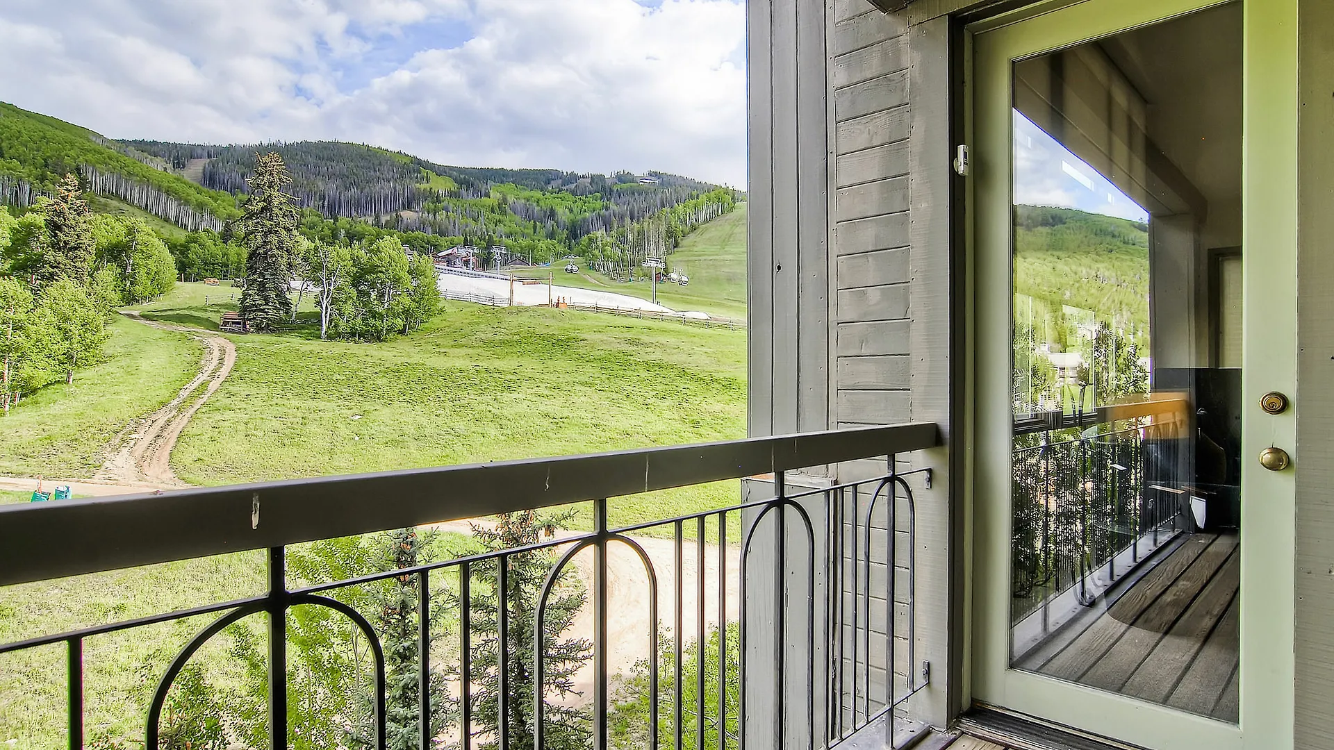 Highlands Slopeside By East West Apartment