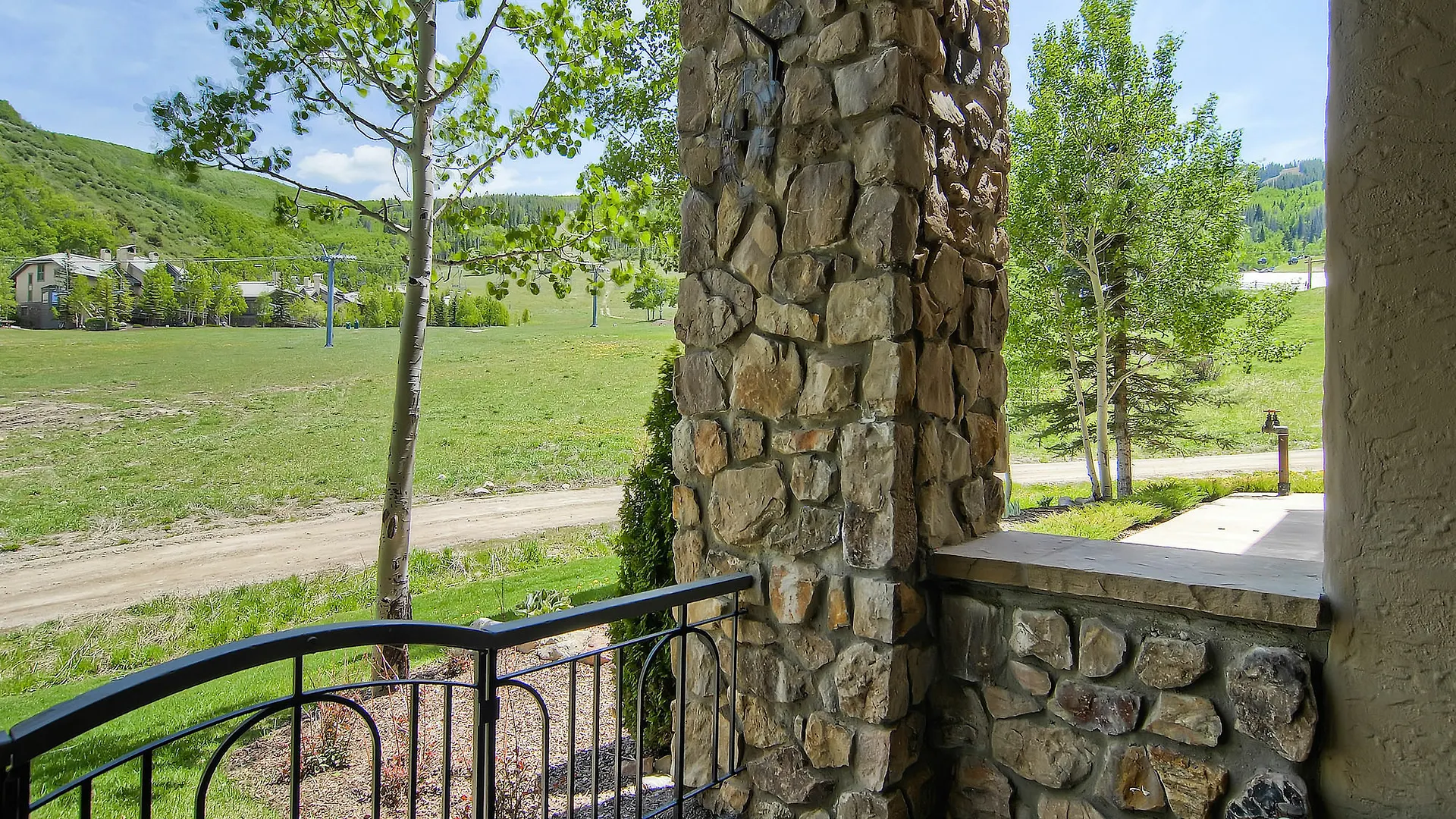 Highlands Slopeside By East West Apartment *
