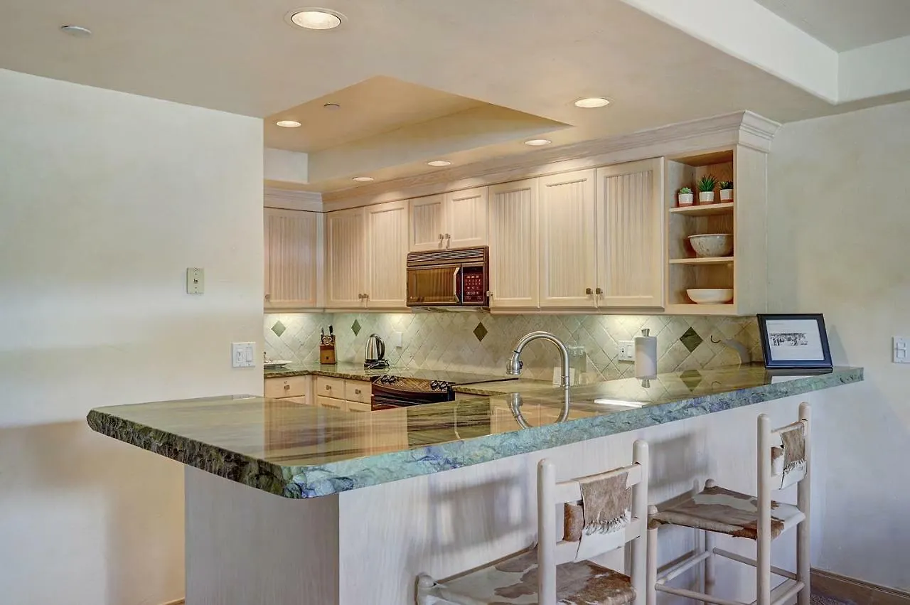 Amazing 2 Bedroom Unit In Beaver Creek- Out Of A Western Movie Apartment Beaver Creek