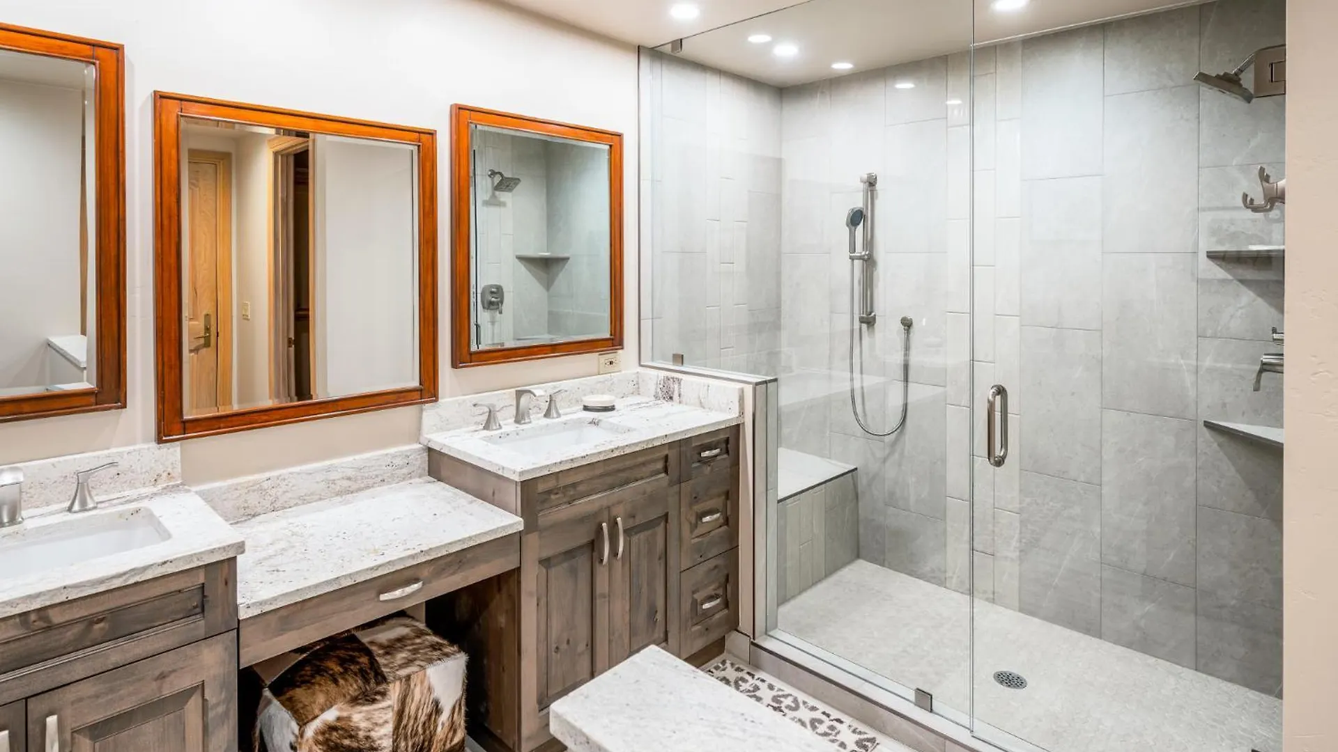 Creekside At Apart Otel 4*